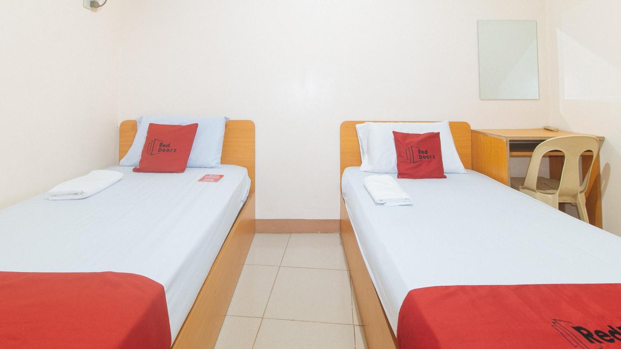 Reddoorz @ Asiana Pension Inn Мандауе-Сіті Екстер'єр фото